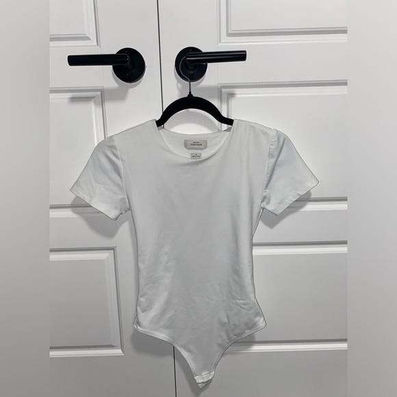 ARITZIA BABATON CONTOUR White Short Sleeve Bodysuit - Picture 2 of 3